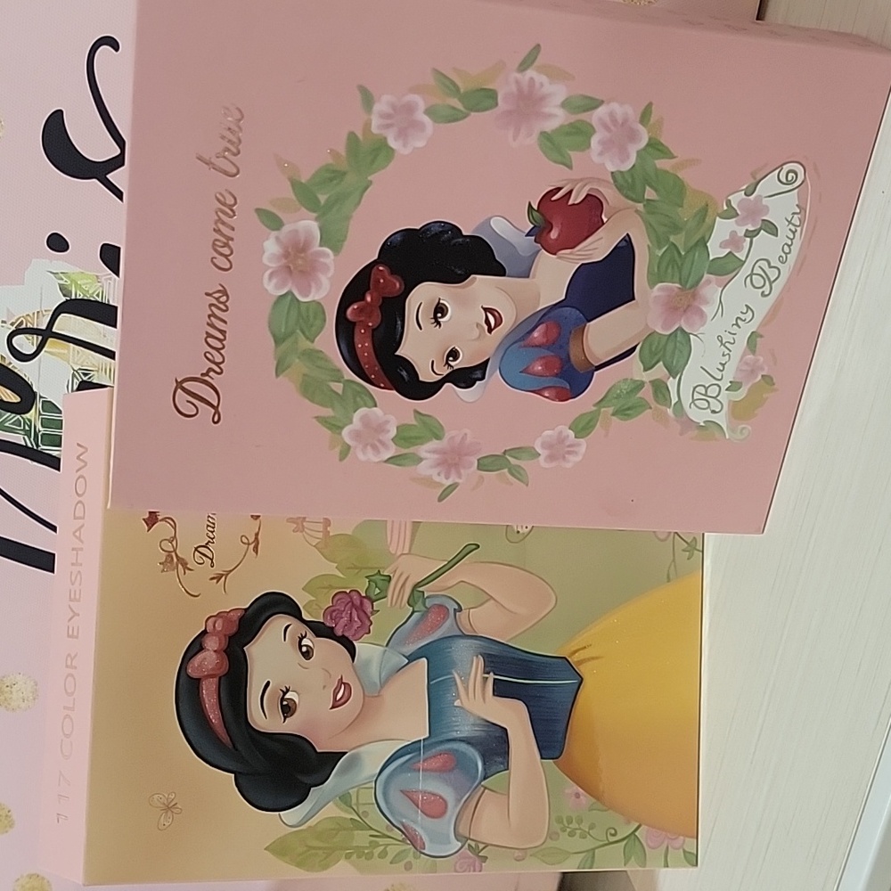 Disney Snow White Enchanted Eyeshadow Book Pallete